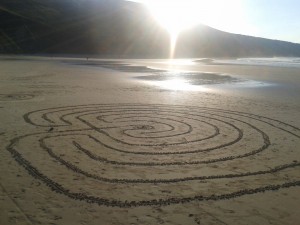 Laberinto en playa de Torimbia